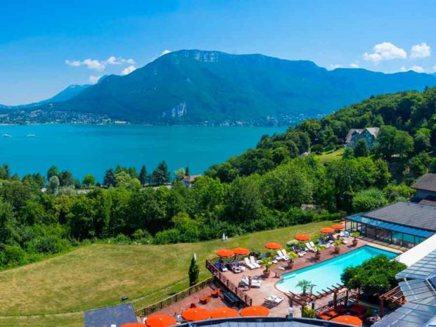 hotel tresoms vue lac annecy-piscine séminaire dans les Alpes